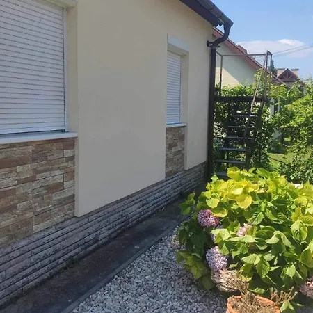 Semesterbostad Hazafi Nyaralo *