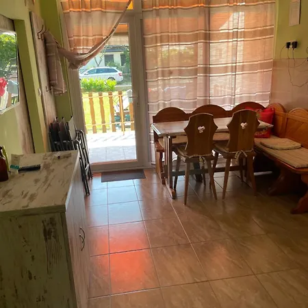 Semesterbostad Hazafi Nyaralo *